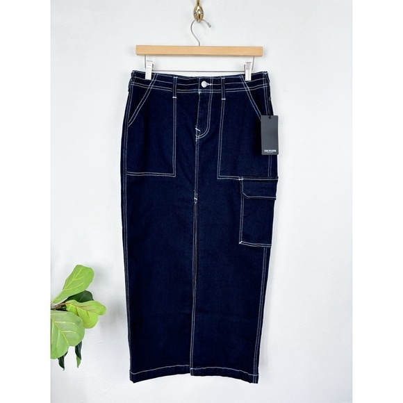 NWT True Religion Dark Wash Contrast Stitch Denim Cargo Slitted Maxi Skirt Sz 27 - Picture 1 of 11